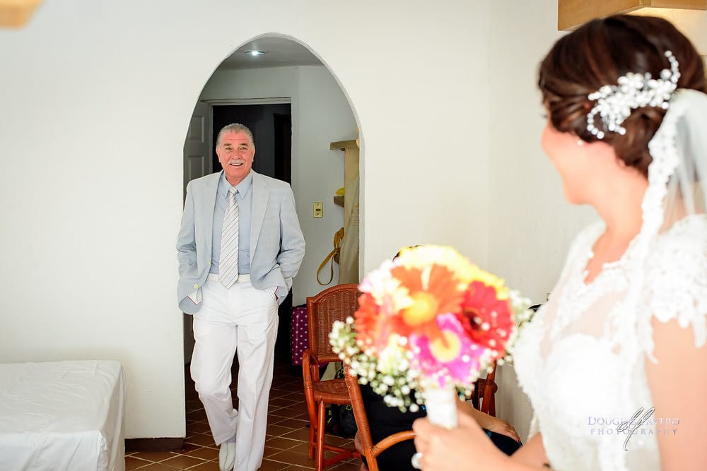 Tania and Luis, destination wedding at Playa Bacocho, Puerto Escondido, Oaxaca