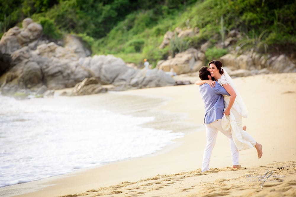 Tania and Luis, destination wedding at Playa Bacocho, Puerto Escondido, Oaxaca