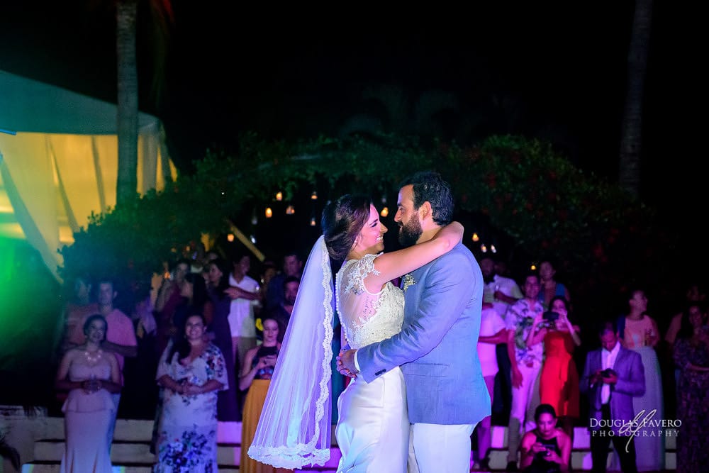 Tania and Luis, destination wedding at Playa Bacocho, Puerto Escondido, Oaxaca