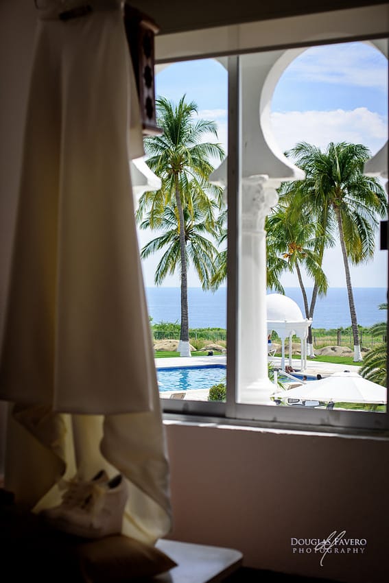 Tania and Luis, destination wedding at Playa Bacocho, Puerto Escondido, Oaxaca