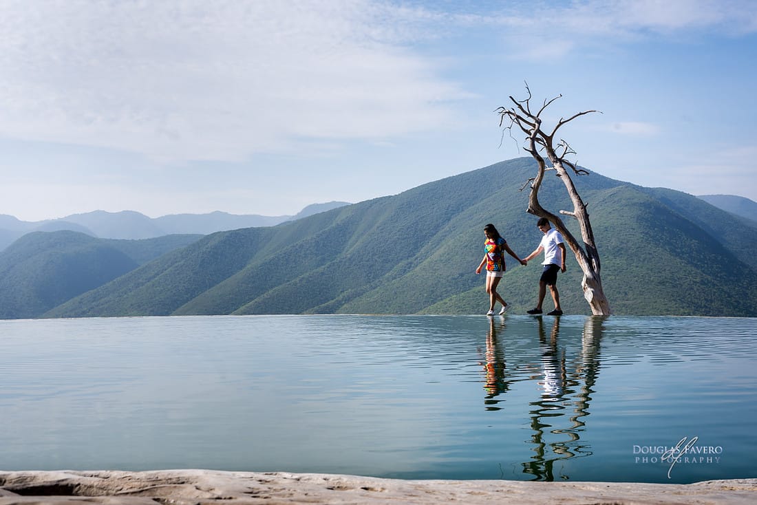 Carlos and María, surprise proposal at Hierve el Agua, Oaxaca