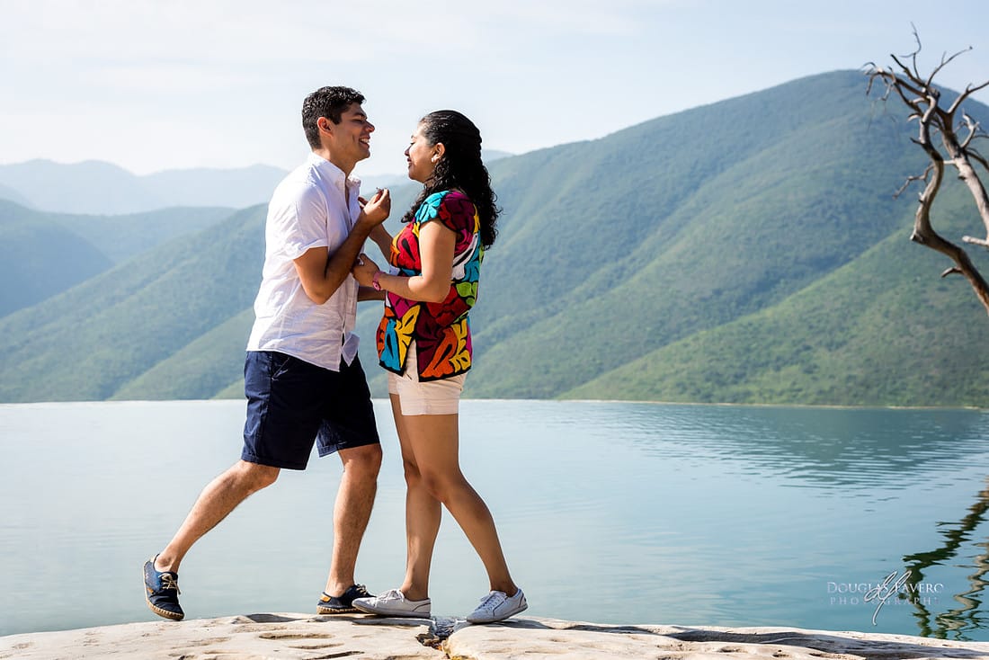 Carlos and María, surprise proposal at Hierve el Agua, Oaxaca