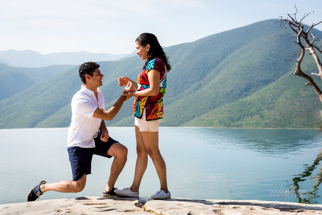 Carlos and María, surprise proposal at Hierve el Agua, Oaxaca