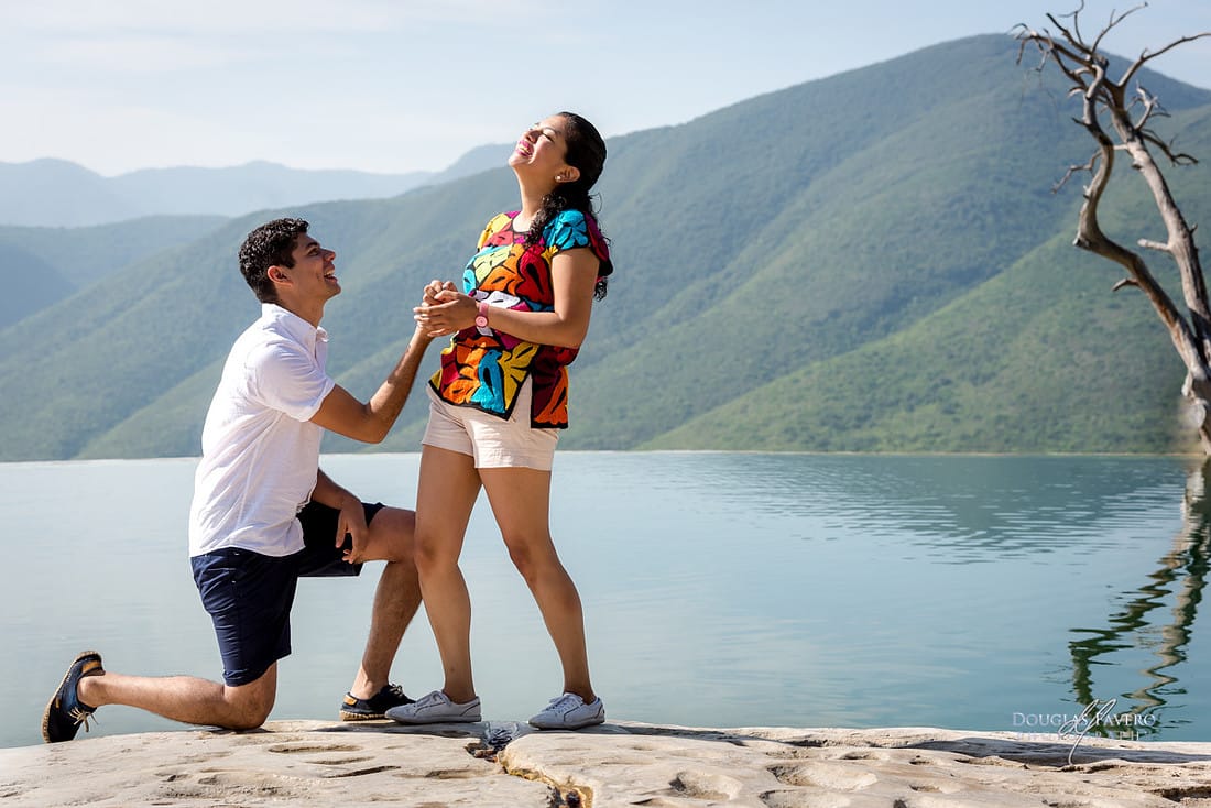 Carlos and María, surprise proposal at Hierve el Agua, Oaxaca