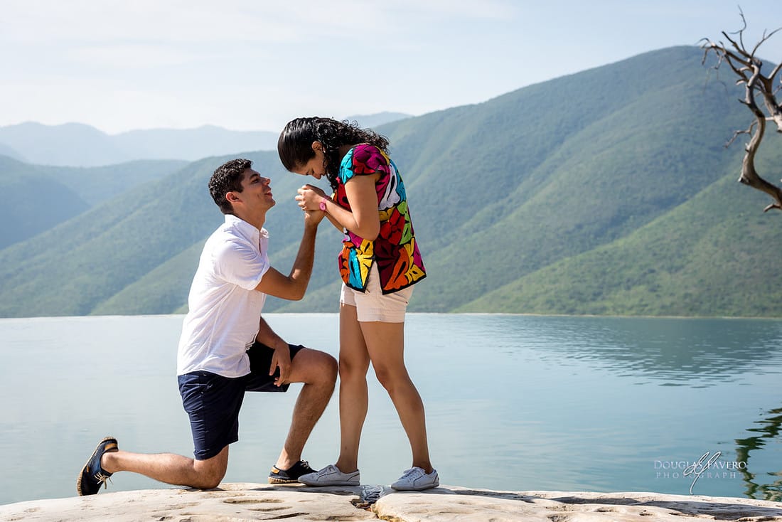 Carlos and María, surprise proposal at Hierve el Agua, Oaxaca