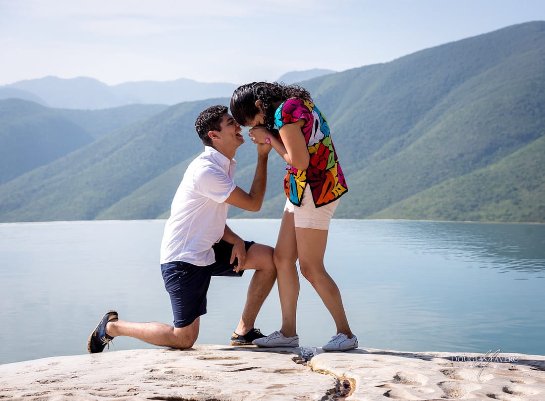 Carlos and María, surprise proposal at Hierve el Agua, Oaxaca