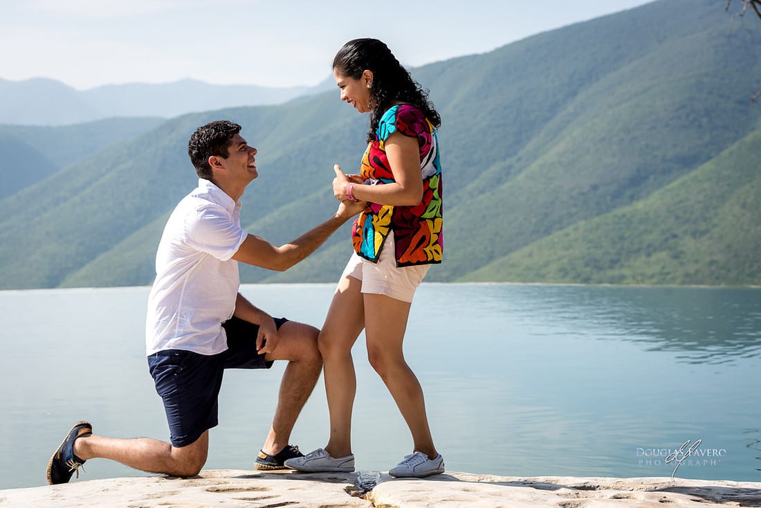 Carlos and María, surprise proposal at Hierve el Agua, Oaxaca