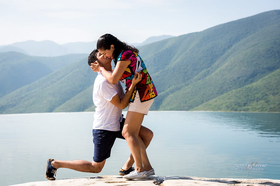 Carlos and María, surprise proposal at Hierve el Agua, Oaxaca