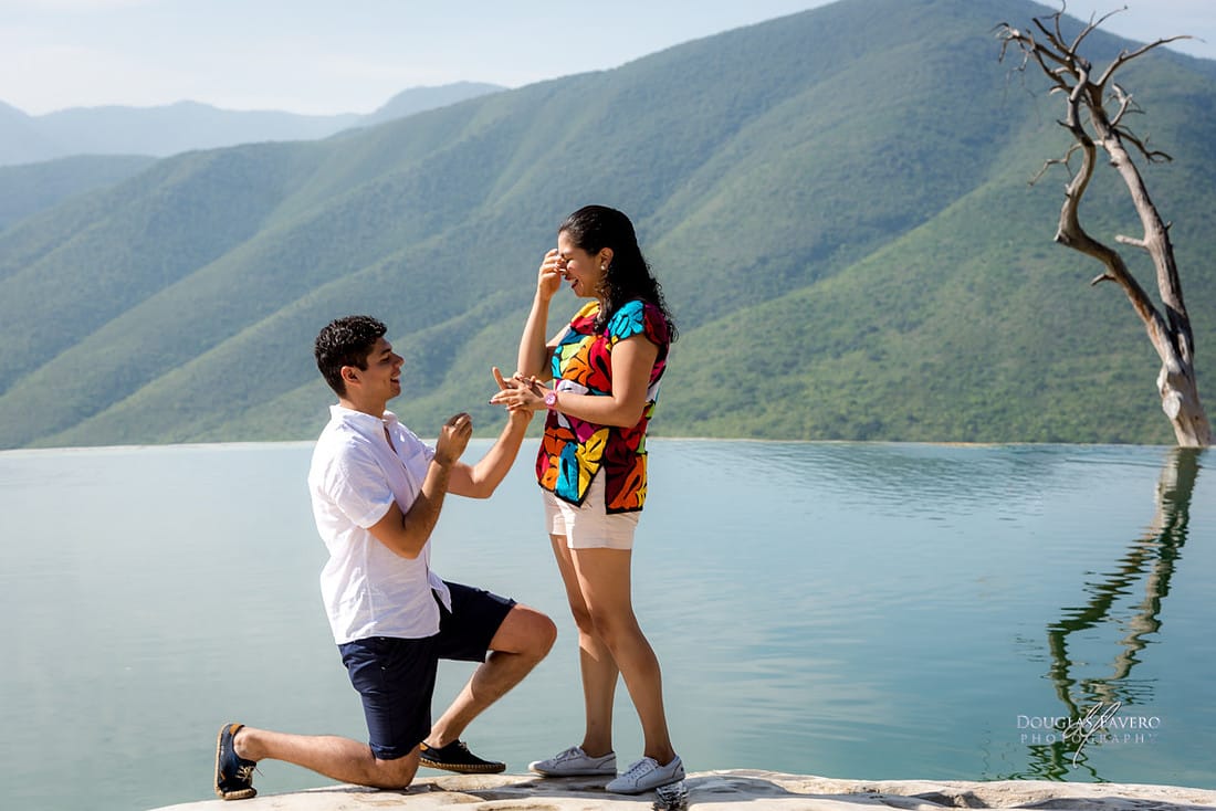Carlos and María, surprise proposal at Hierve el Agua, Oaxaca