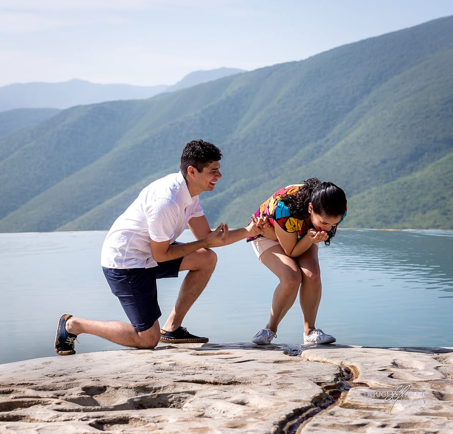 Carlos and María, surprise proposal at Hierve el Agua, Oaxaca