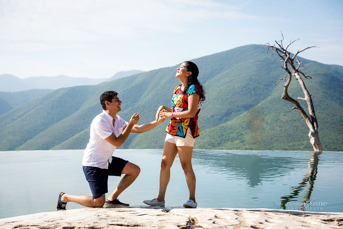 Carlos and María, surprise proposal at Hierve el Agua, Oaxaca