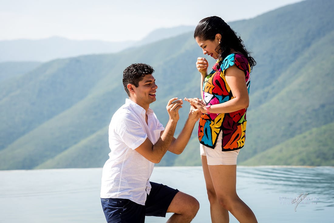 Carlos and María, surprise proposal at Hierve el Agua, Oaxaca