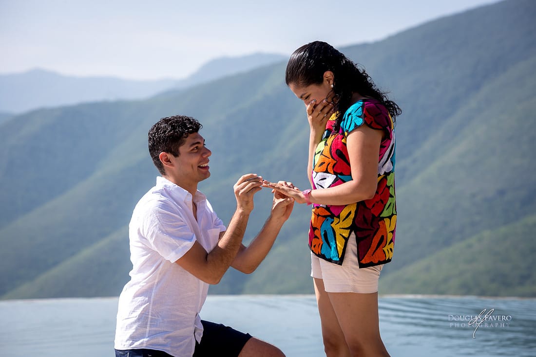 Carlos and María, surprise proposal at Hierve el Agua, Oaxaca