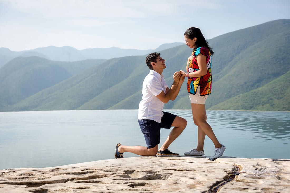 Carlos and María, surprise proposal at Hierve el Agua, Oaxaca