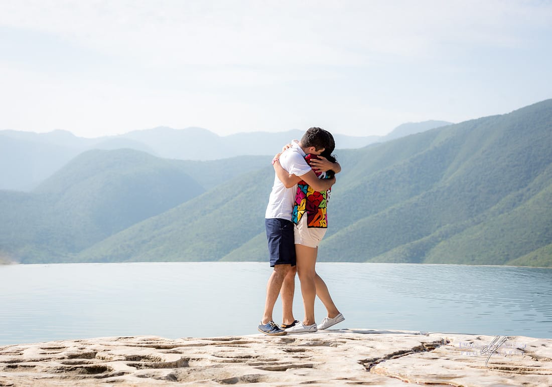 Carlos and María, surprise proposal at Hierve el Agua, Oaxaca