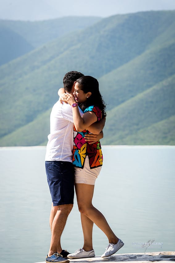 Carlos and María, surprise proposal at Hierve el Agua, Oaxaca