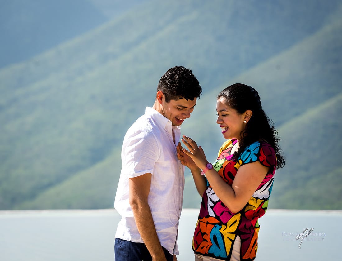 Carlos and María, surprise proposal at Hierve el Agua, Oaxaca