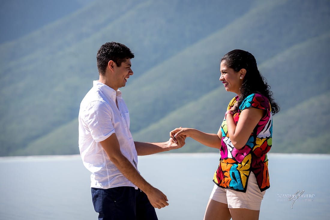 Carlos and María, surprise proposal at Hierve el Agua, Oaxaca