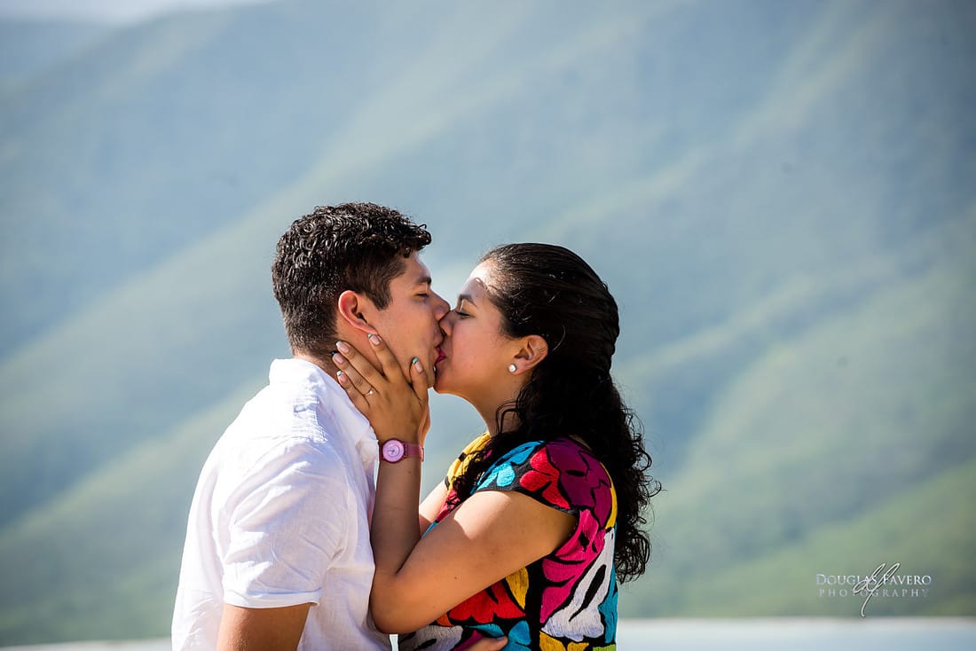 Carlos and María, surprise proposal at Hierve el Agua, Oaxaca
