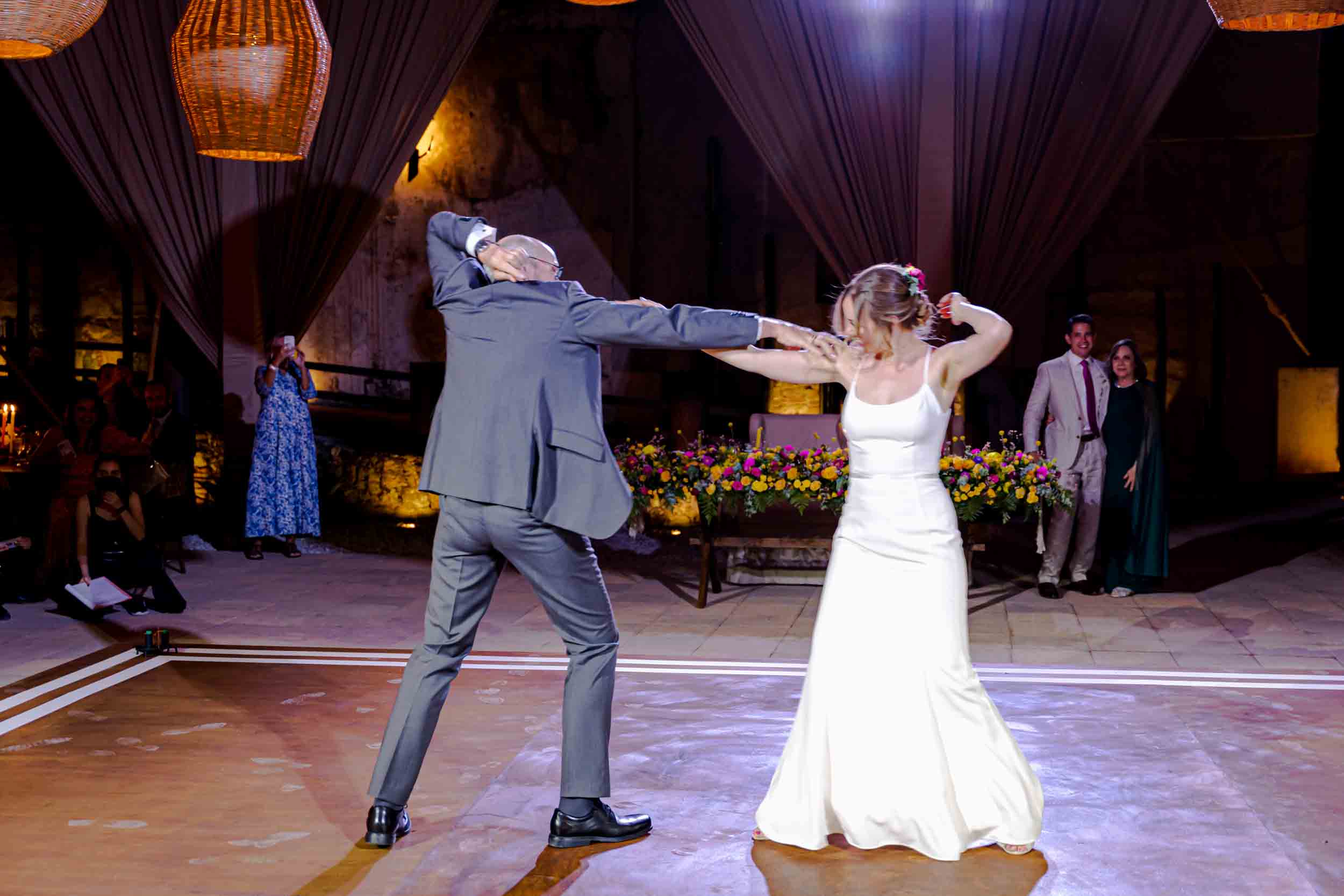 Anneka & Alejandro — El Cardenal, Centro Histórico — Douglas Favero Photography