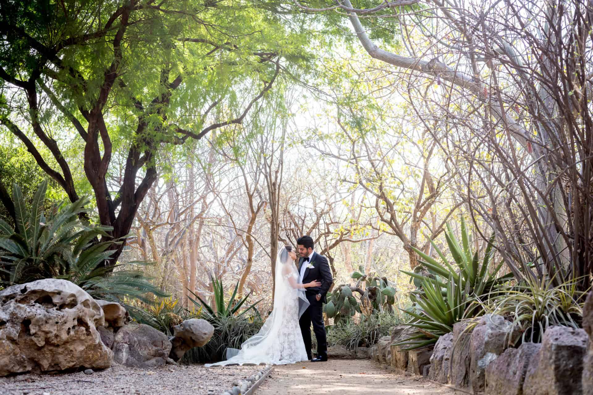 Margoth & Isaac — Quinta Real, Jardín Etnobotánico — Douglas Favero Photography