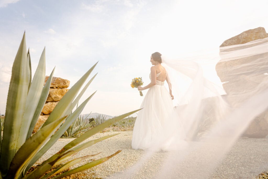Intimate micro-wedding at Loma Noble, Oaxaca, an example of the 2025 elopement trend