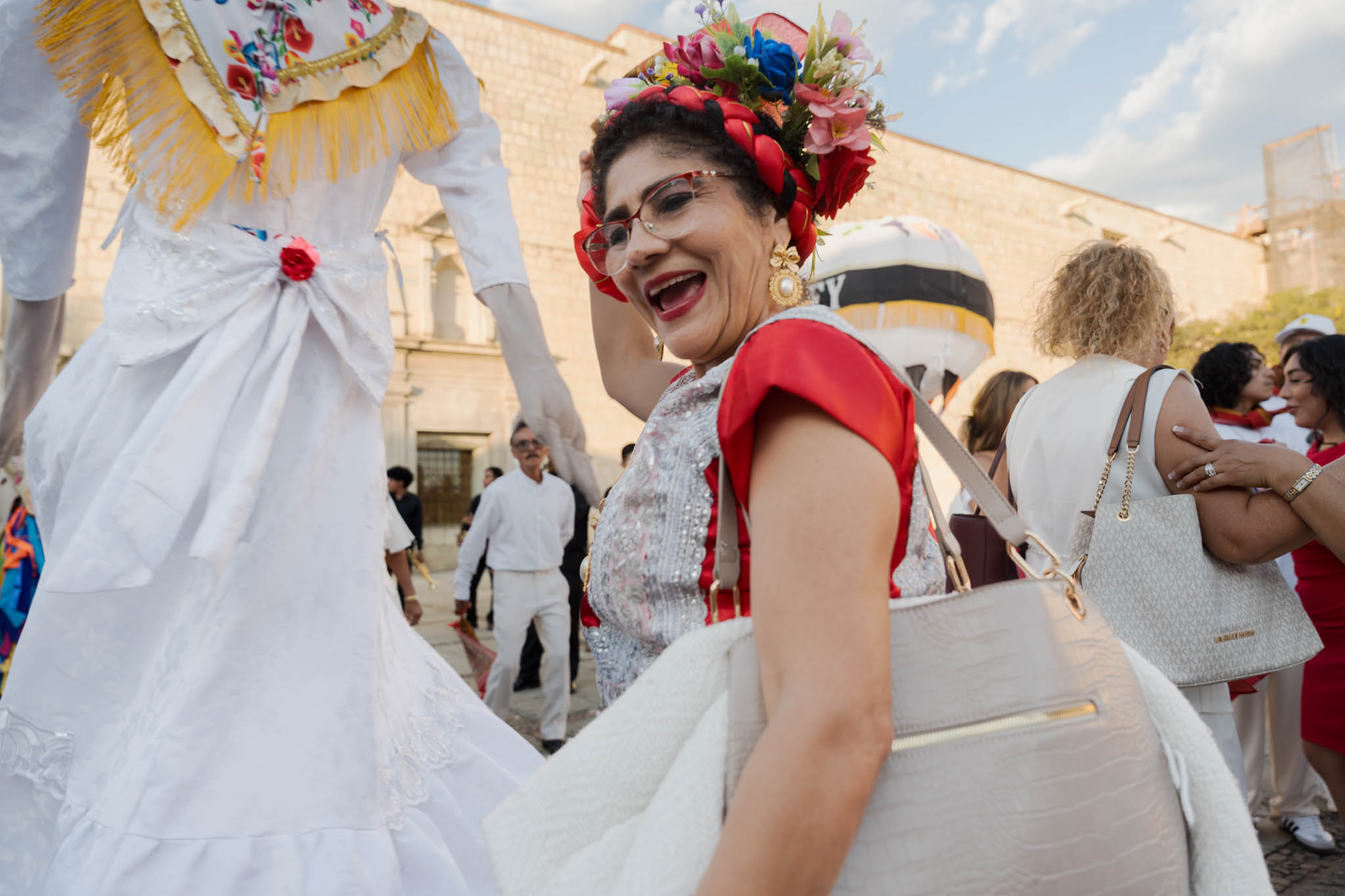 Vianey & Greyson — Esplanada Santo Domingo / El Chef Zapoteco — Douglas Favero Photography