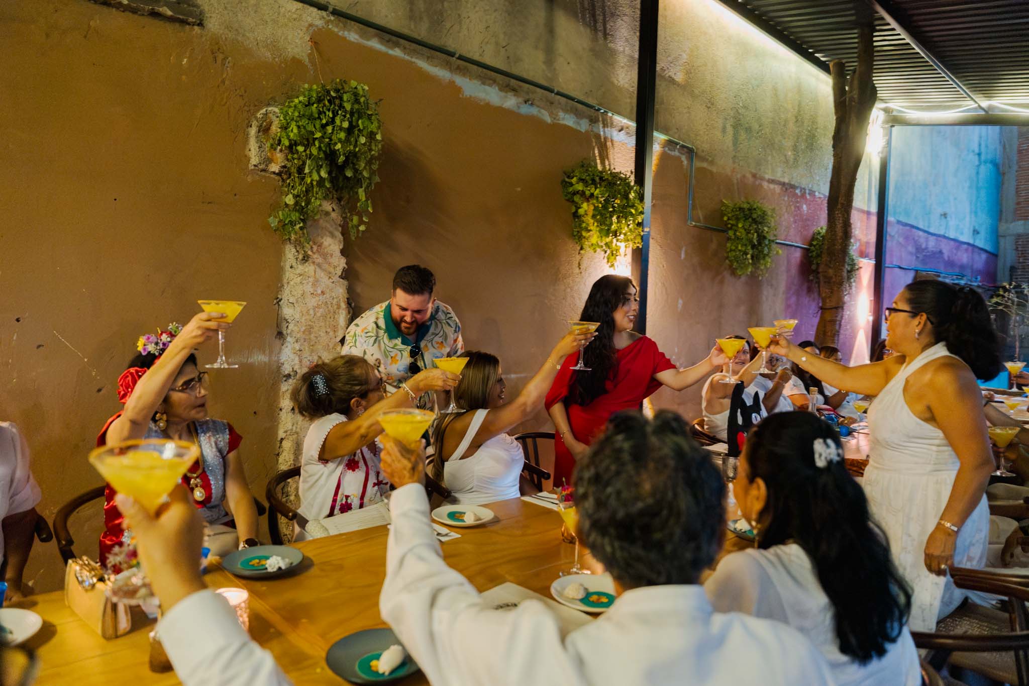 Vianey & Greyson — Esplanada Santo Domingo / El Chef Zapoteco — Douglas Favero Photography