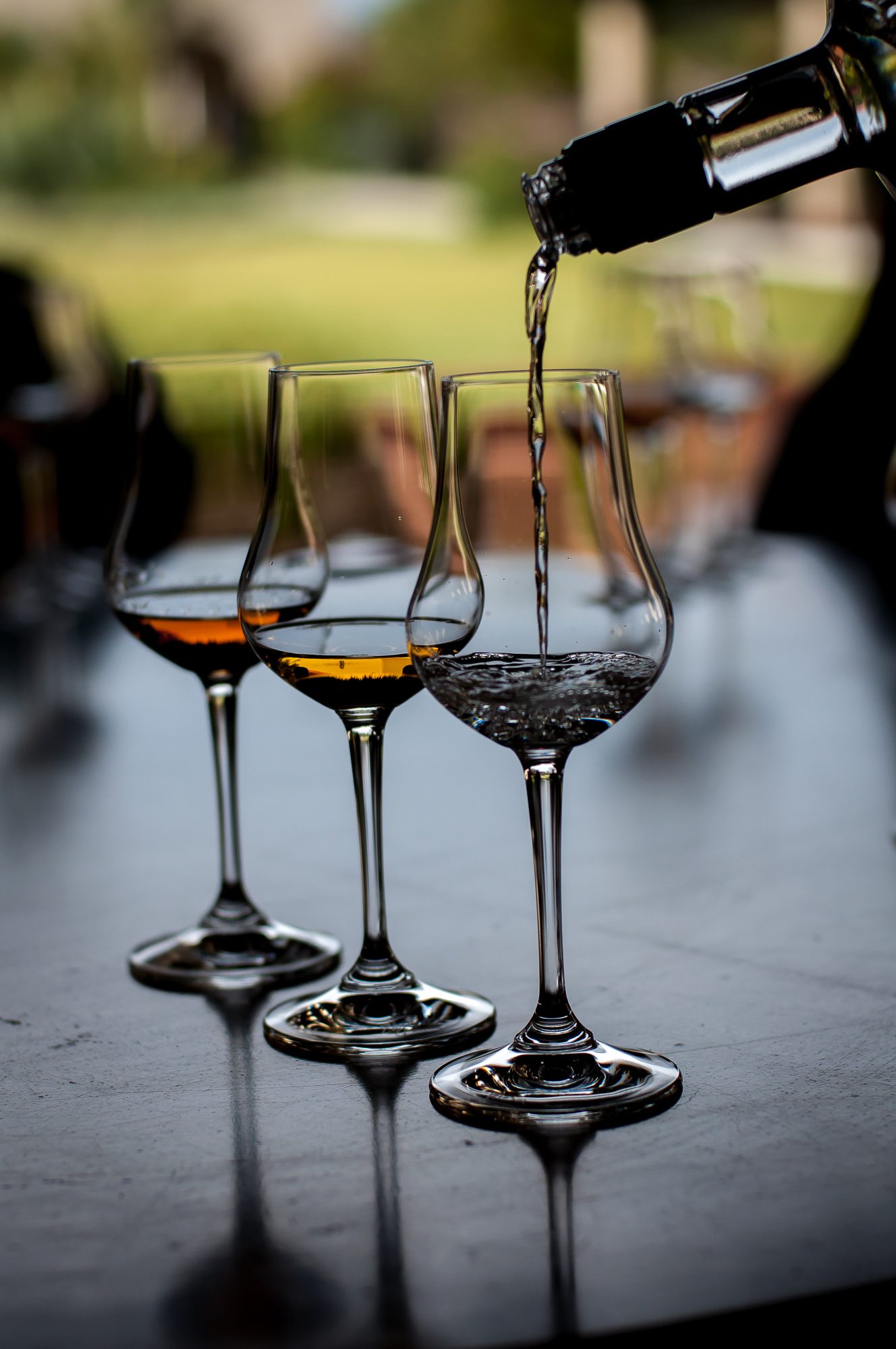 Mezcal servido en copas de cata