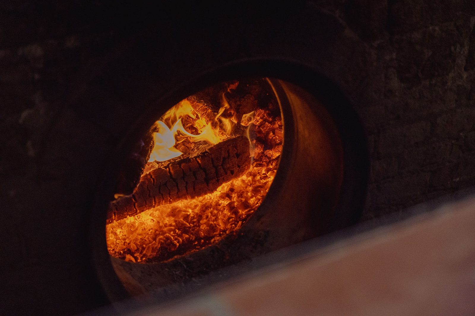 El fuego bajo el alambique