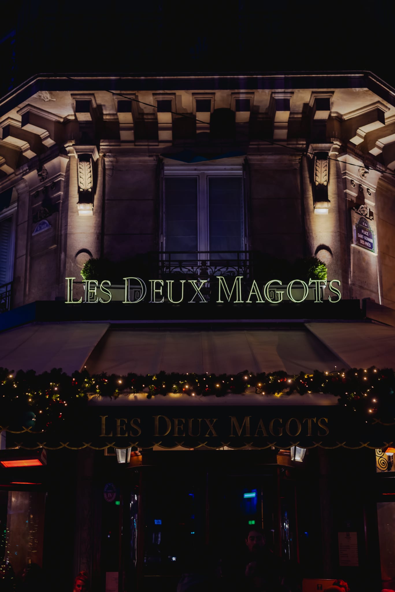 Les Deux Magots lit up at night