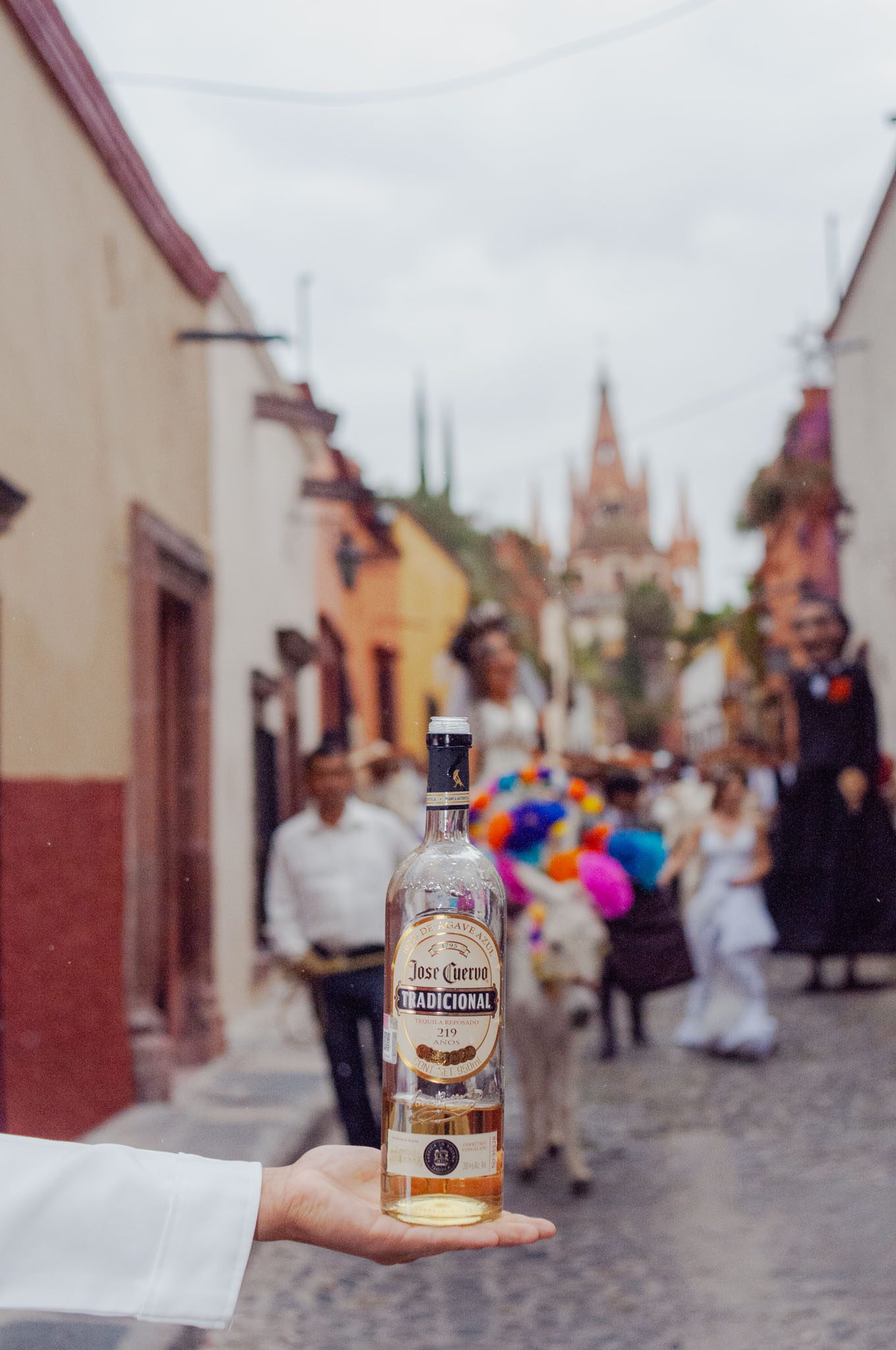 Jess & Luis — La Parroquia & Hotel Boutique Nena — Douglas Favero Photography