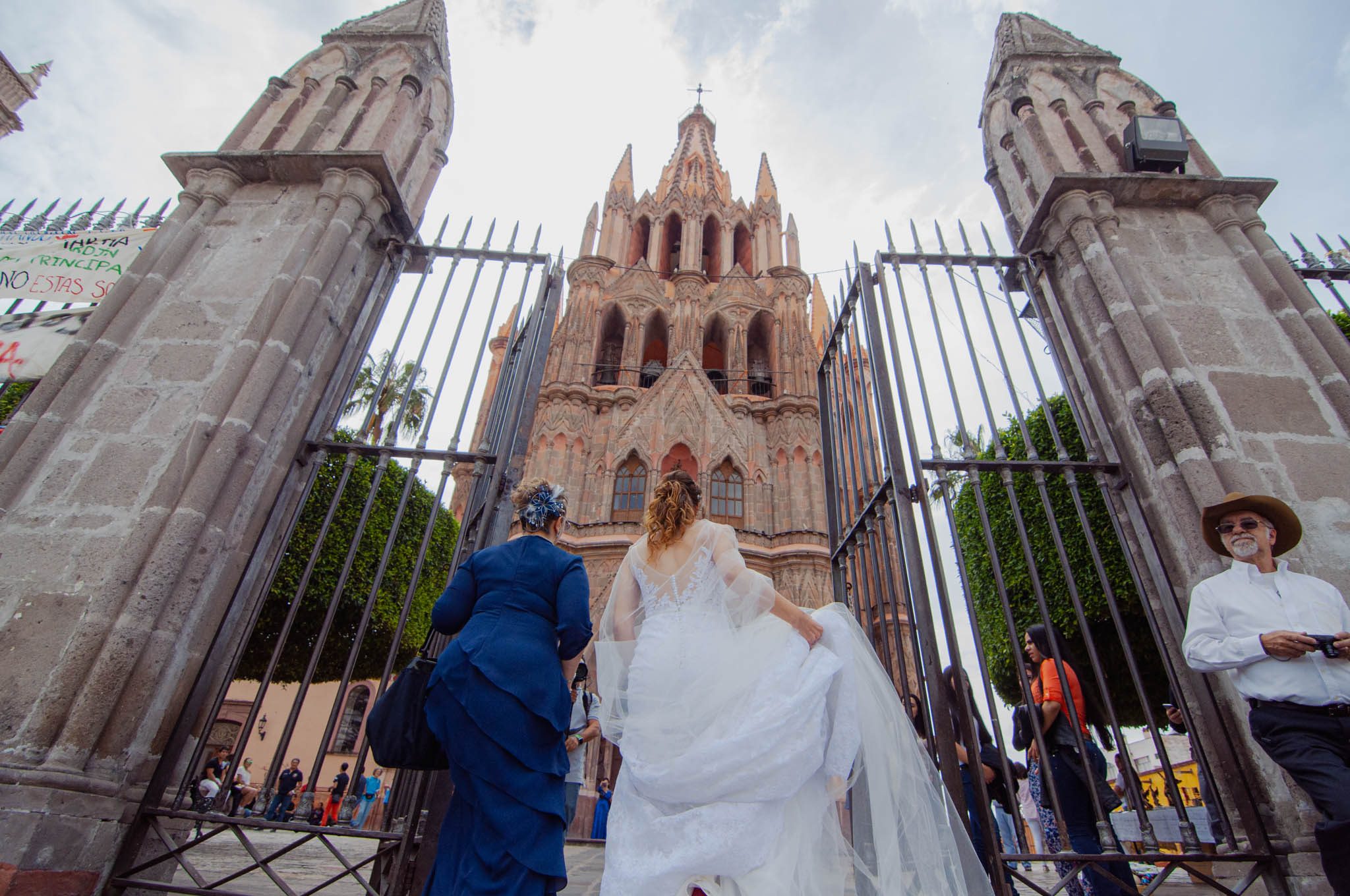 Jess & Luis — La Parroquia & Hotel Boutique Nena — Douglas Favero Photography