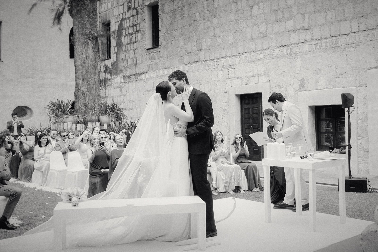 Mariana & Eduardo at Quinta Real & La Fábrica Patio