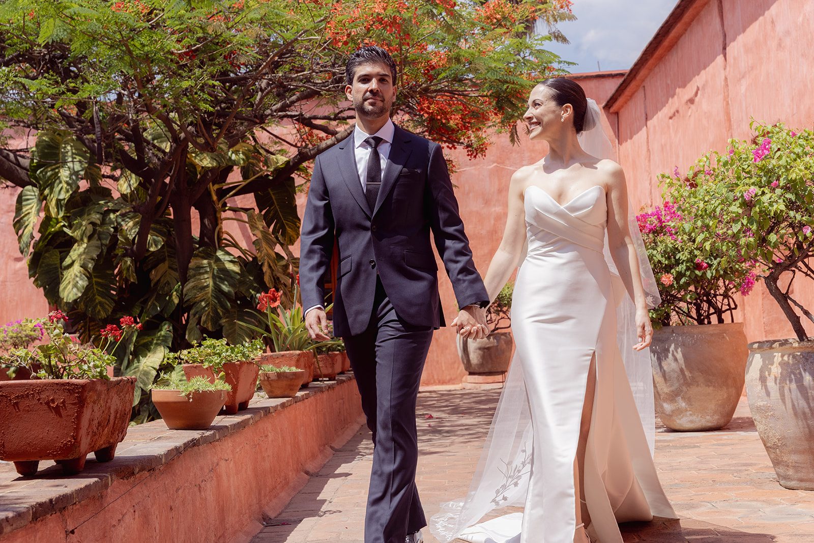 Mariana & Eduardo — Hotel Quinta Real, La Fábrica Patio — Douglas Favero Photography