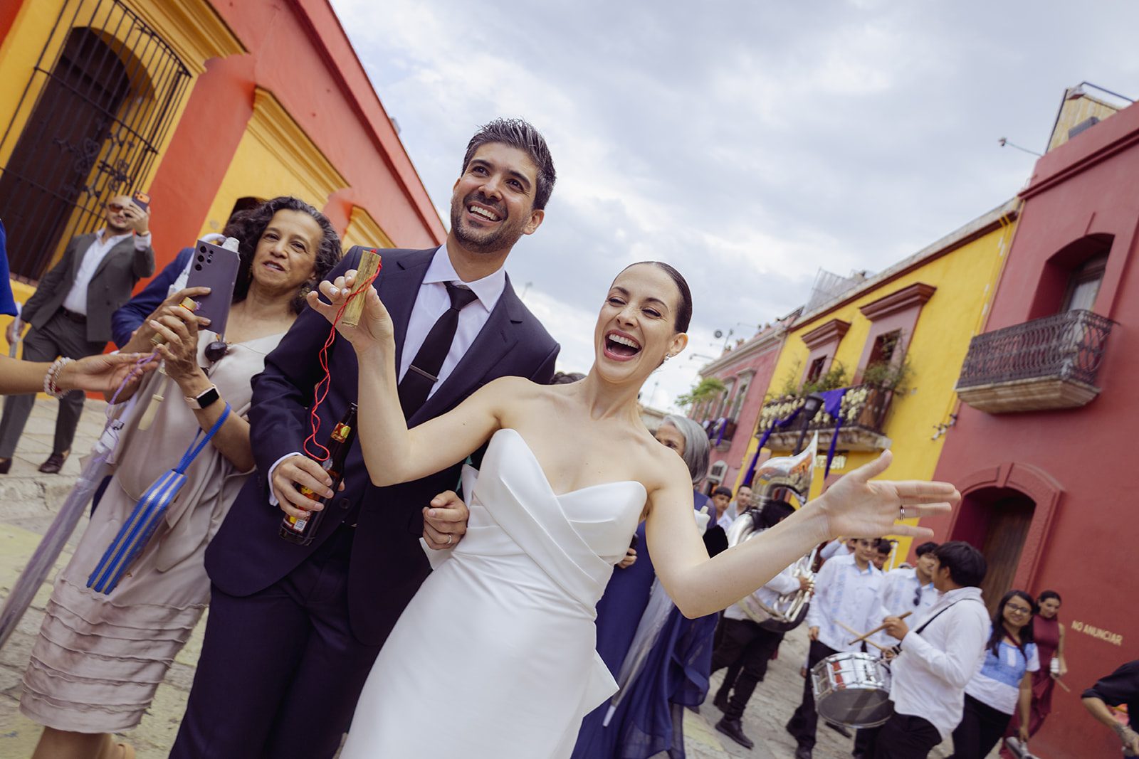 Mariana & Eduardo — Hotel Quinta Real, La Fábrica Patio — Douglas Favero Photography