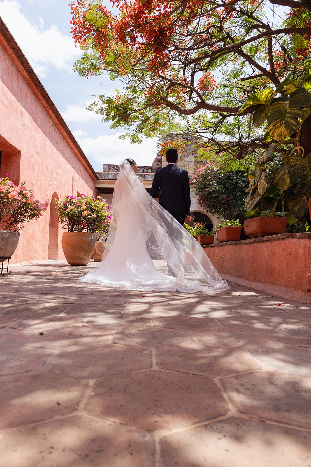 Mariana & Eduardo — Hotel Quinta Real, La Fábrica Patio — Douglas Favero Photography