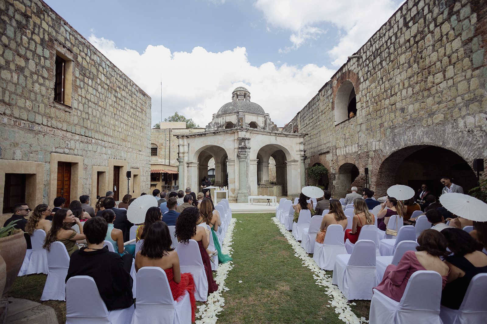 Mariana & Eduardo — Hotel Quinta Real, La Fábrica Patio — Douglas Favero Photography